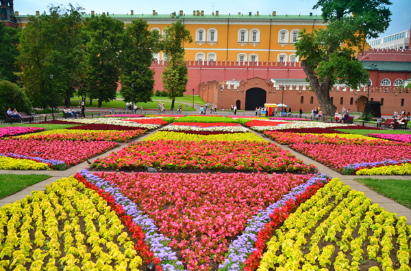 Moscow - Alexander Gardens and the Kremlin wall
