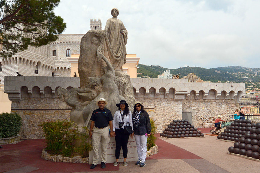 %_tempFileNameIn%20front%20of%20Prince's%20Palace%20of%20Monaco%